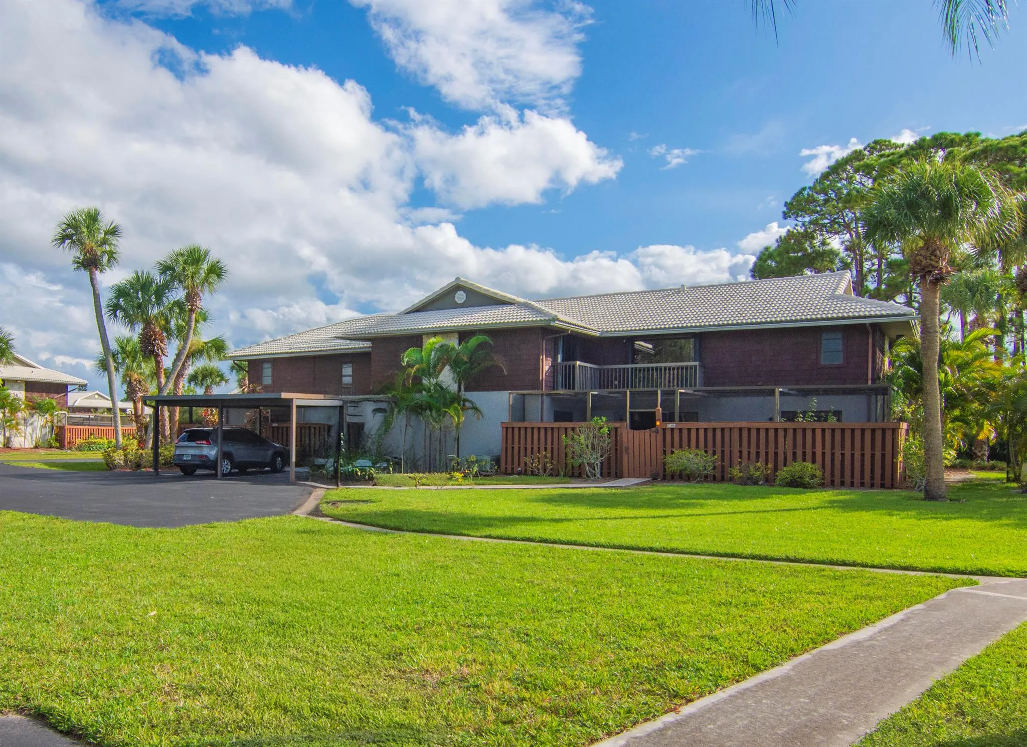 1803 SE Sir Lancelot Drive