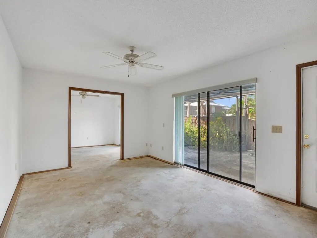 1803 SE Sir Lancelot Drive