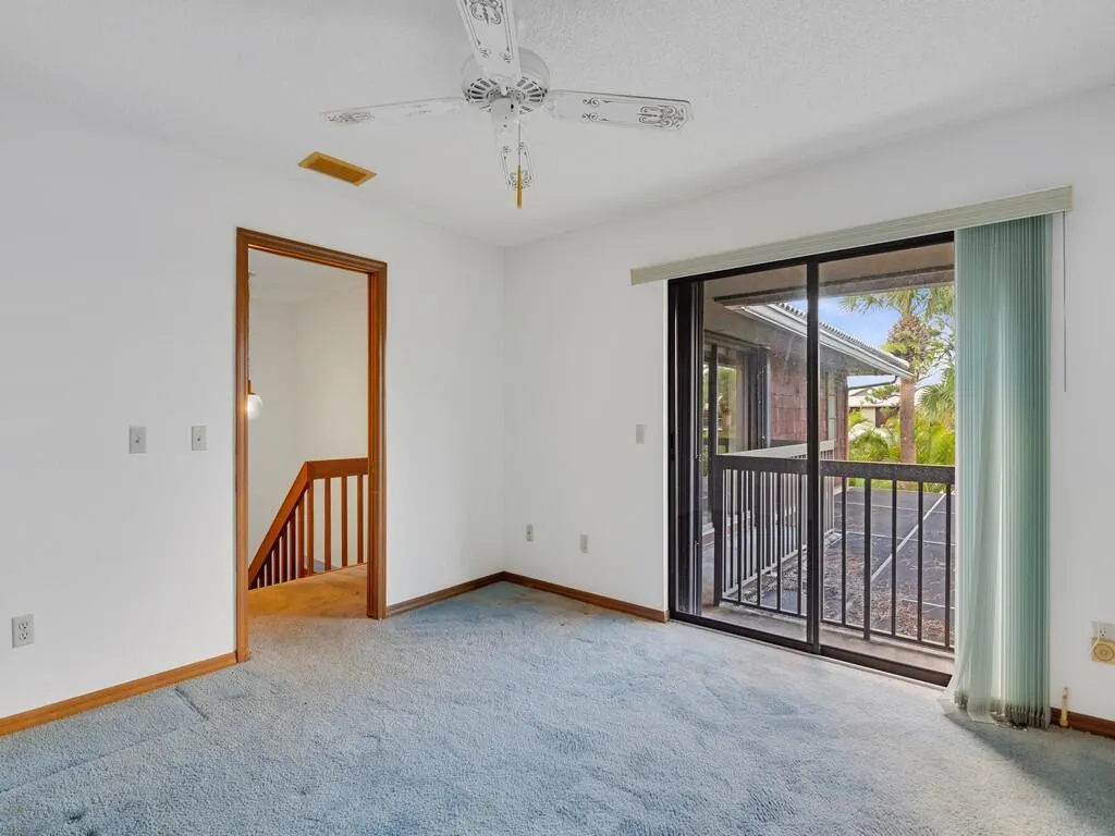 1803 SE Sir Lancelot Drive