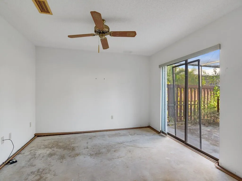 1803 SE Sir Lancelot Drive