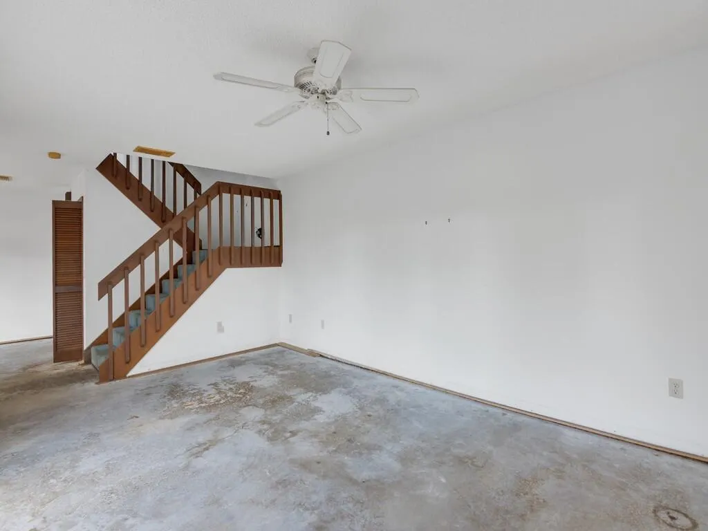 1803 SE Sir Lancelot Drive