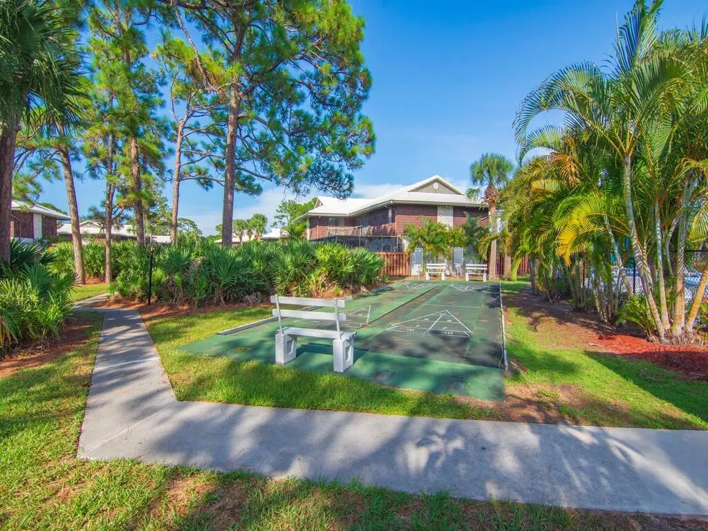 1803 SE Sir Lancelot Drive