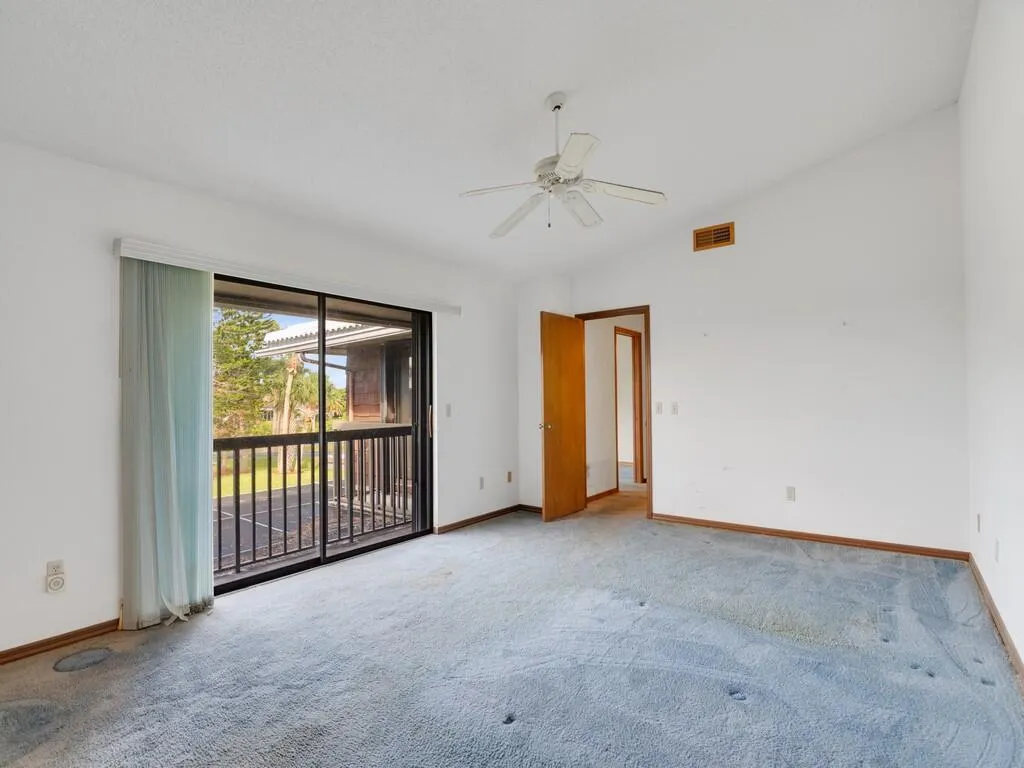 1803 SE Sir Lancelot Drive