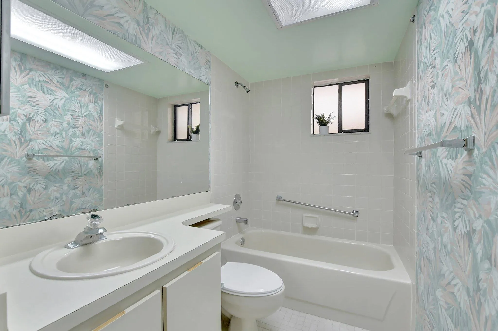 5340 Las Verdes Circle, #208
