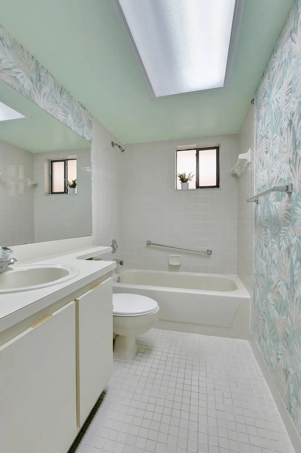5340 Las Verdes Circle, #208