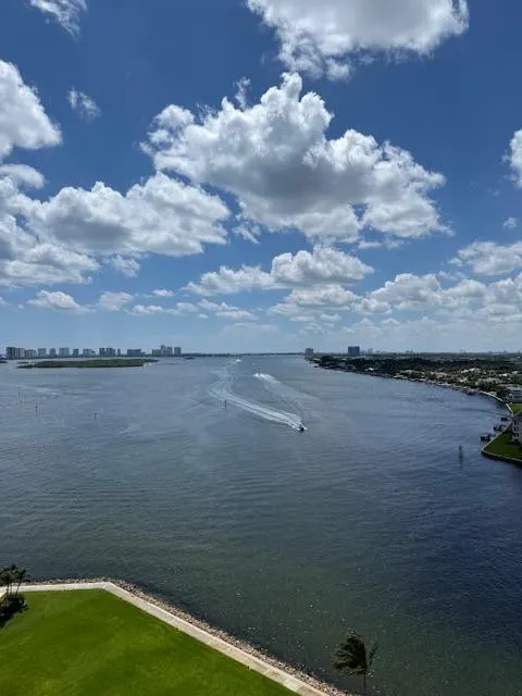 115 Lakeshore Drive, #1648
