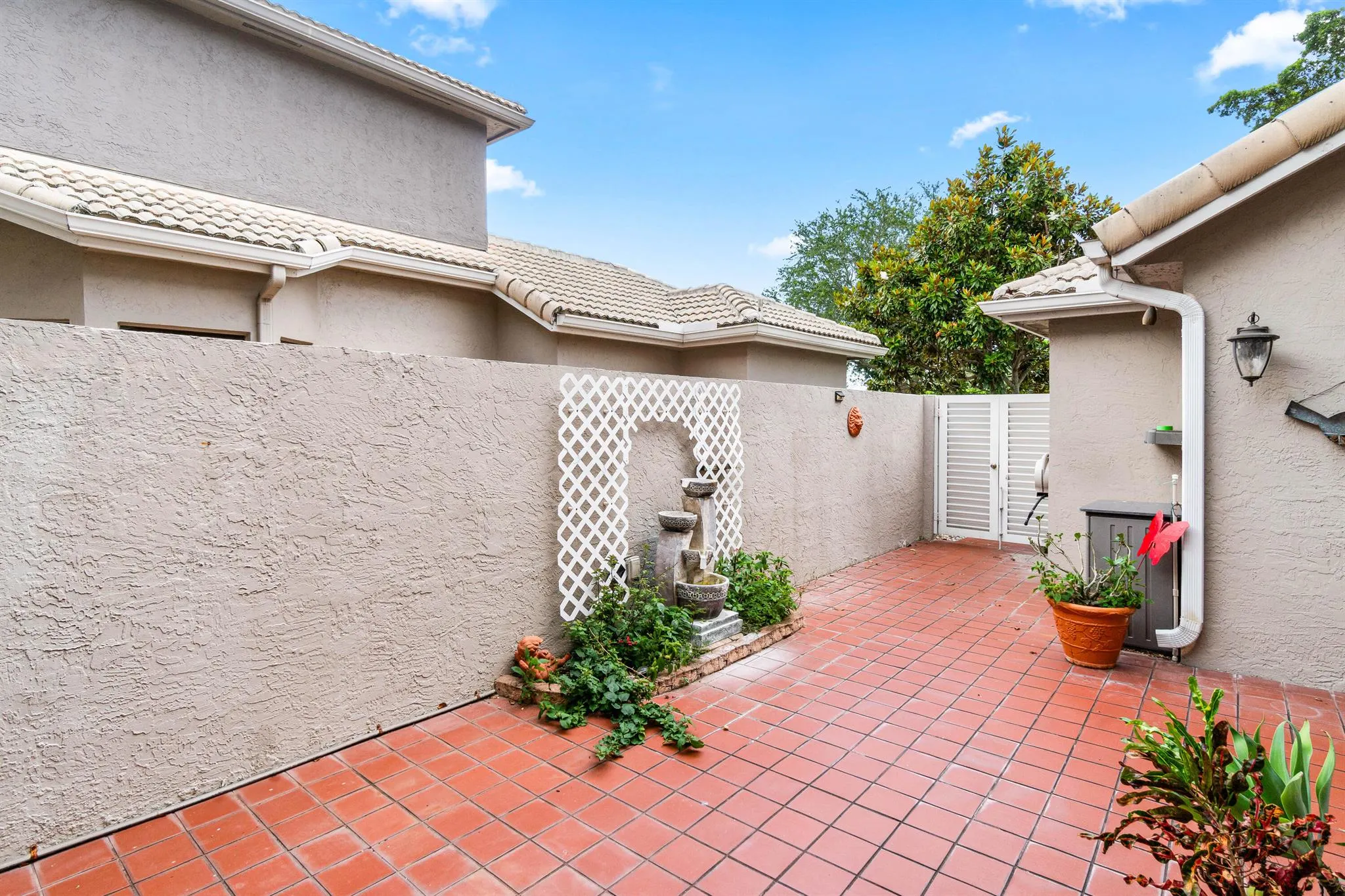 5465 Monterey Circle, #E