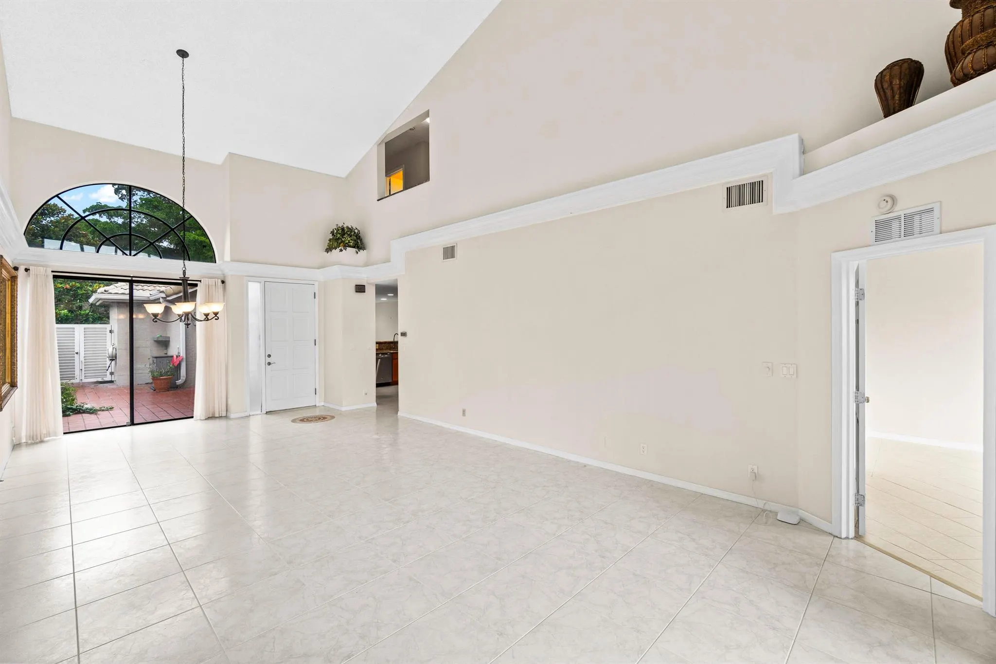 5465 Monterey Circle, #E