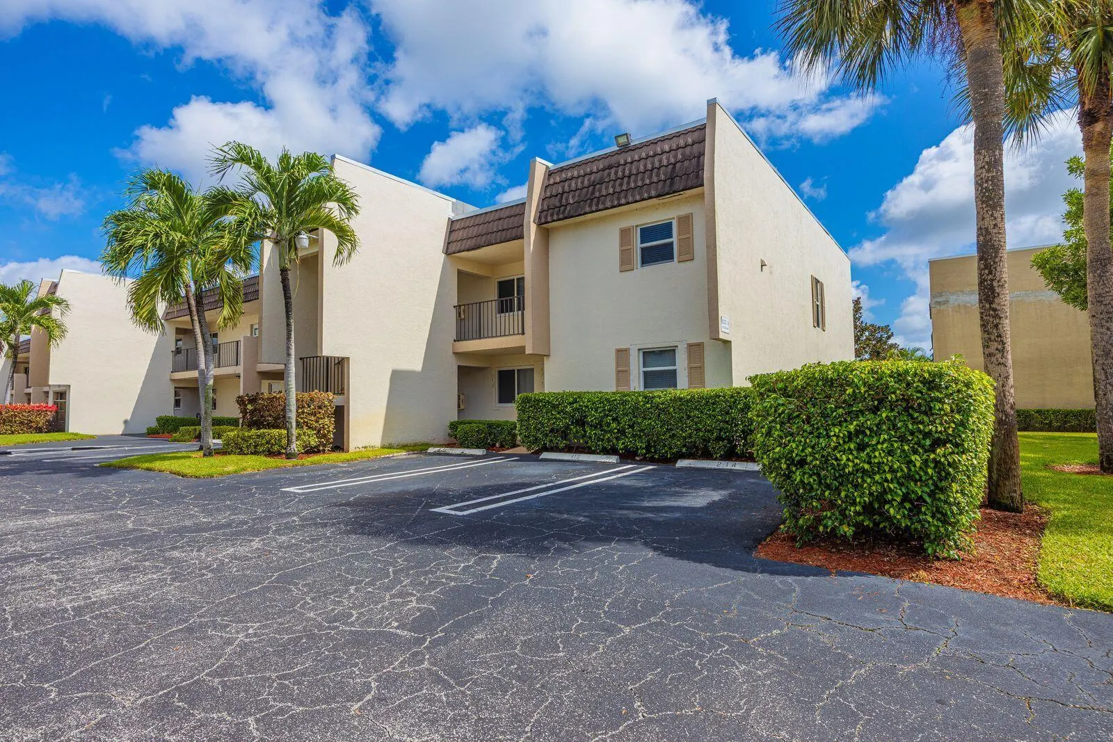 2805 Casita Way, #215