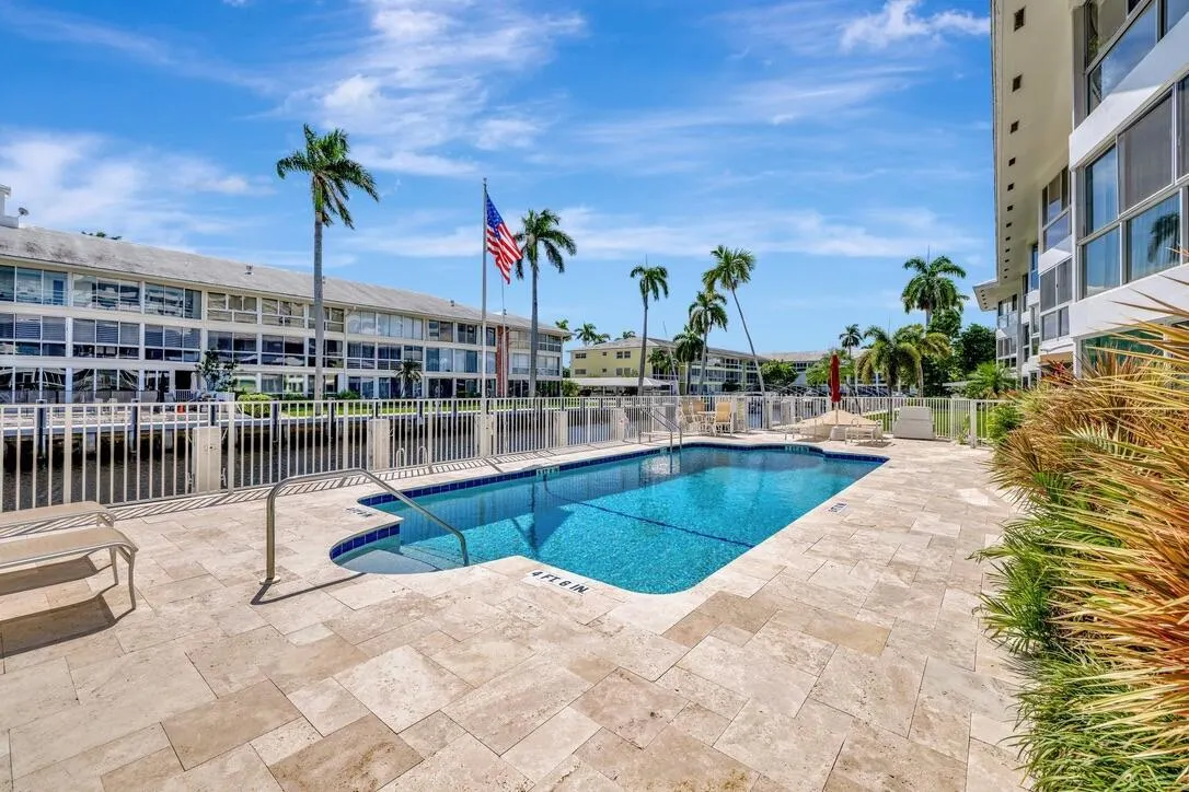 3050 NE 48th Street, #107