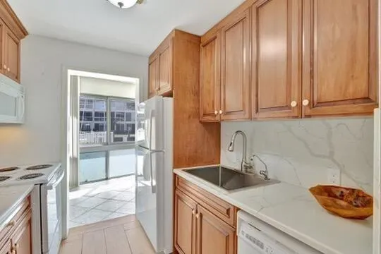 3050 NE 48th Street, #107