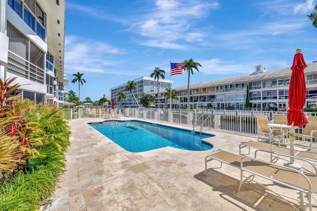 3050 NE 48th Street, #107