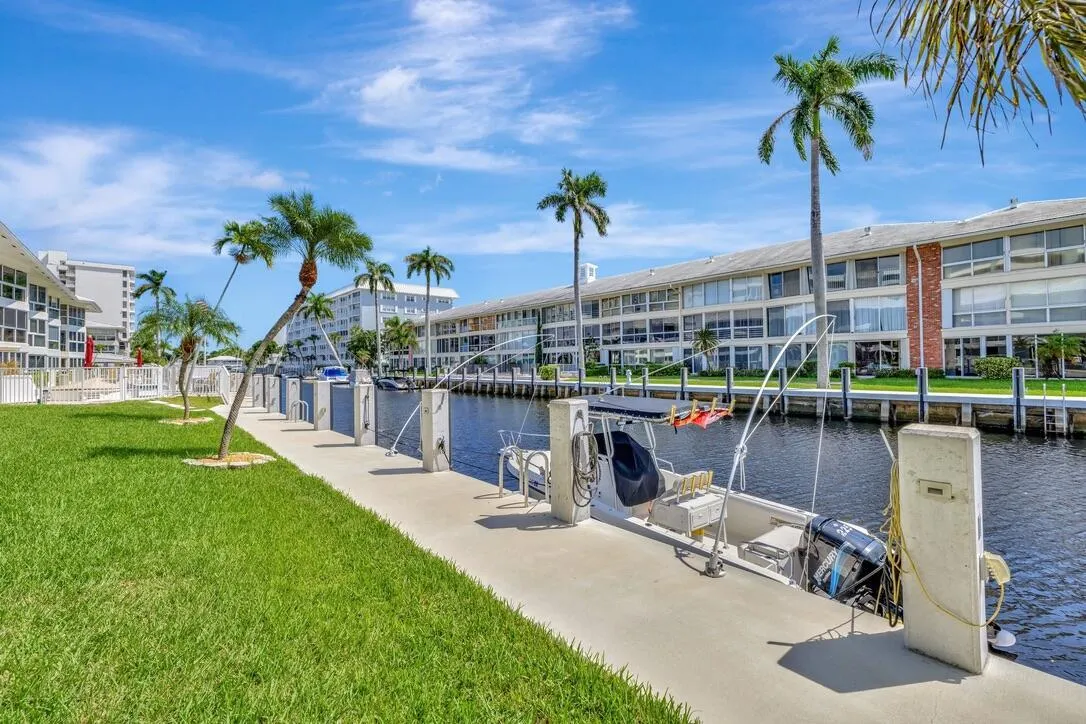 3050 NE 48th Street, #107