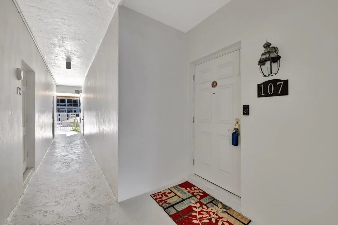3050 NE 48th Street, #107