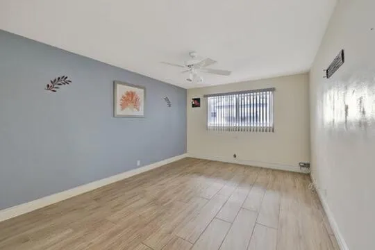 3050 NE 48th Street, #107