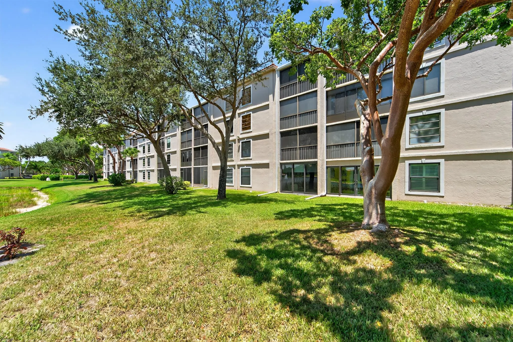 6093 Pointe Regal Circle, #301