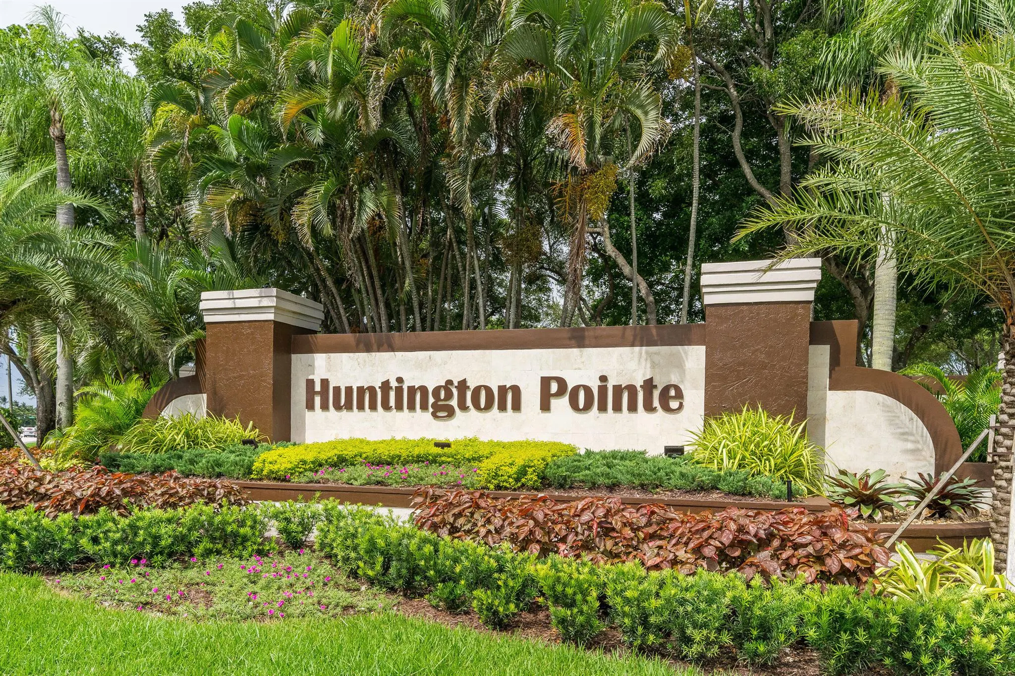 6093 Pointe Regal Circle, #301