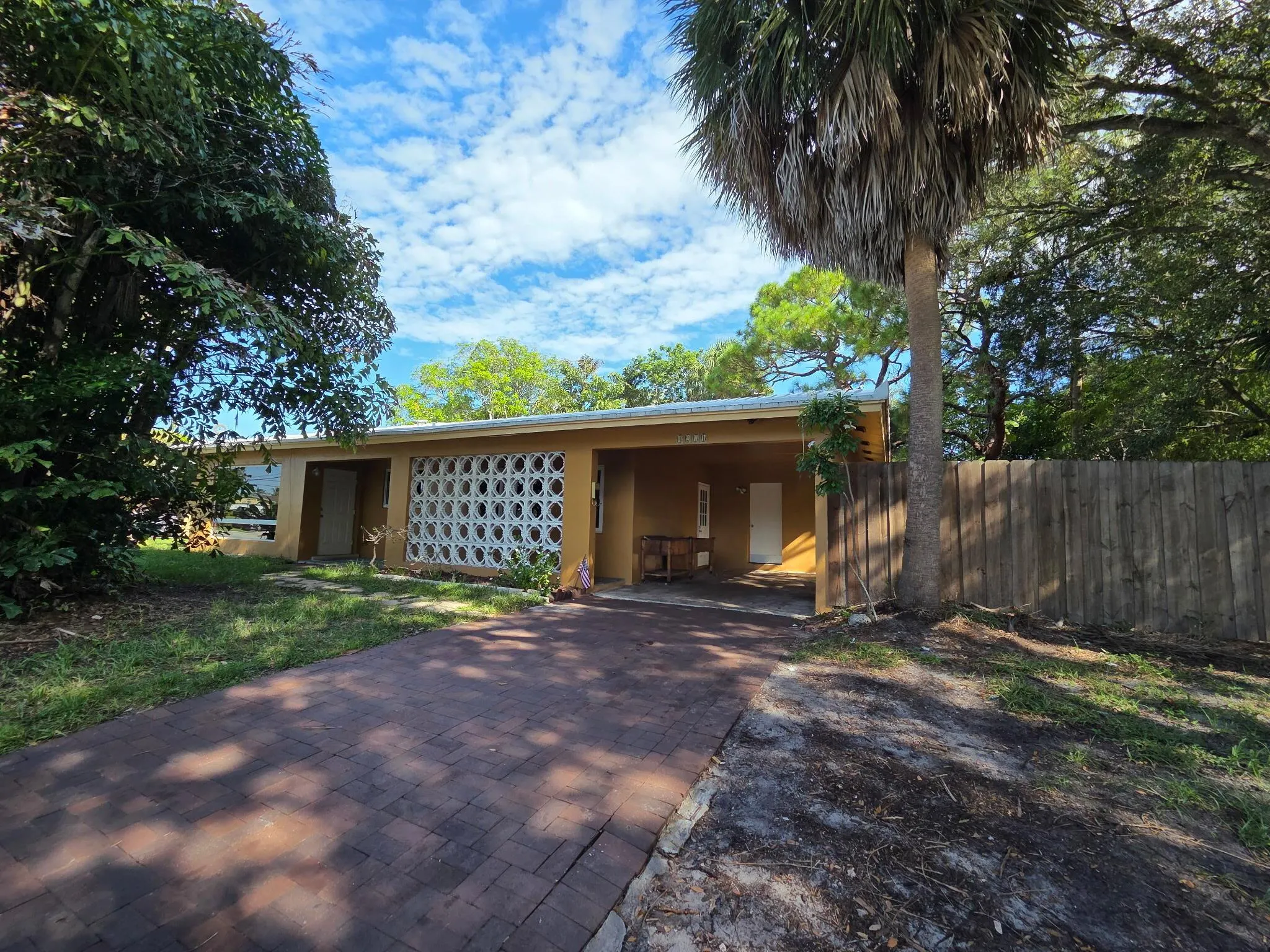4271 NW 8th Street