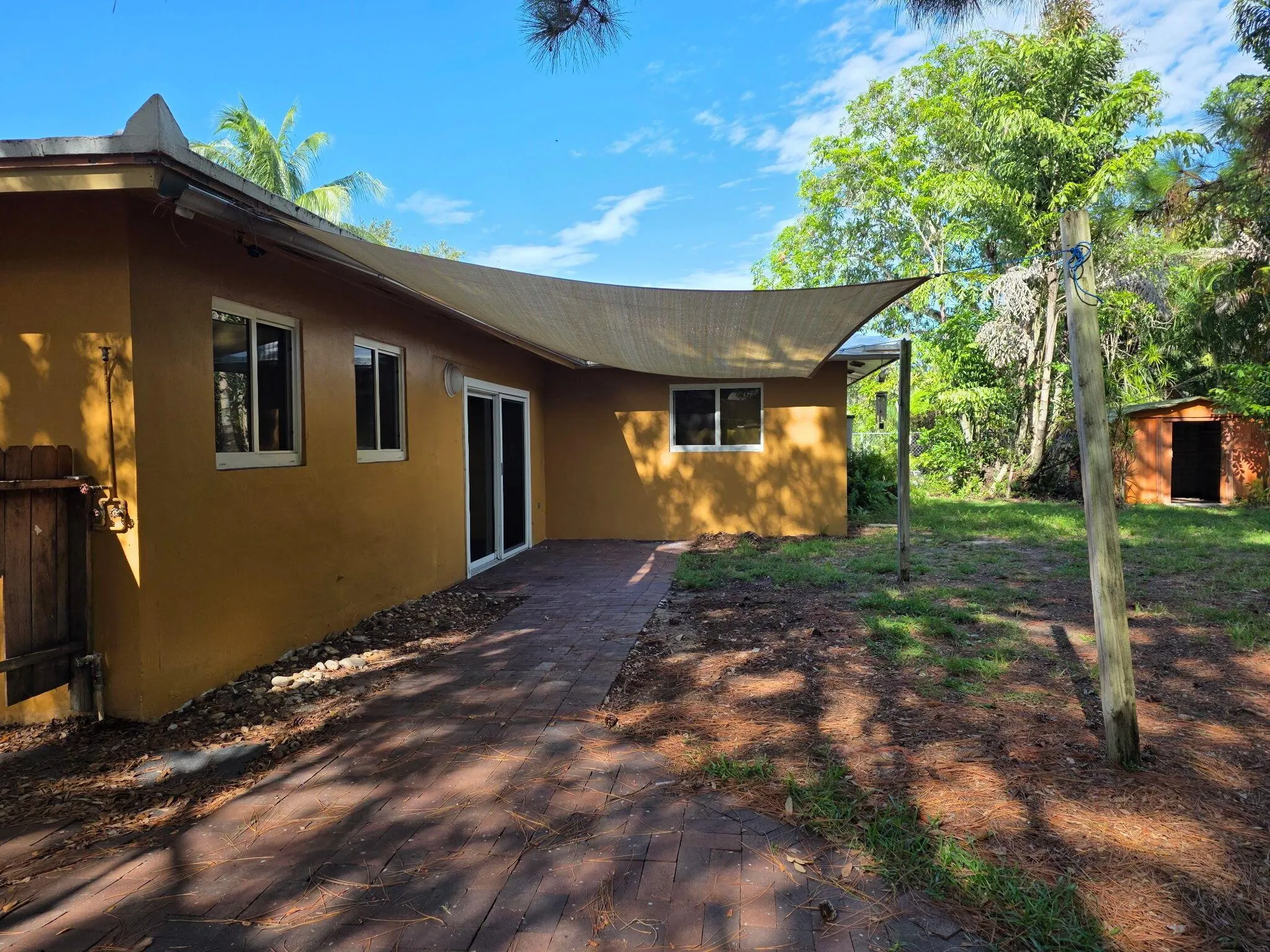4271 NW 8th Street