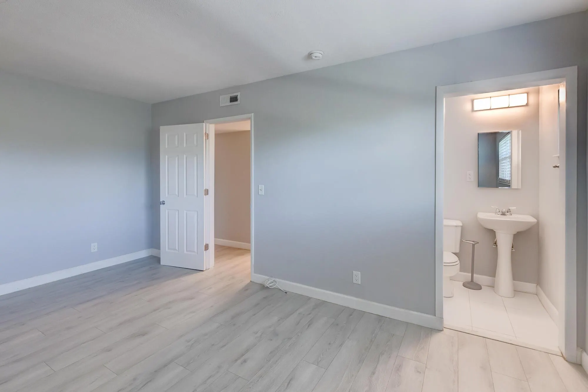 2591 NE 55th Court, #201