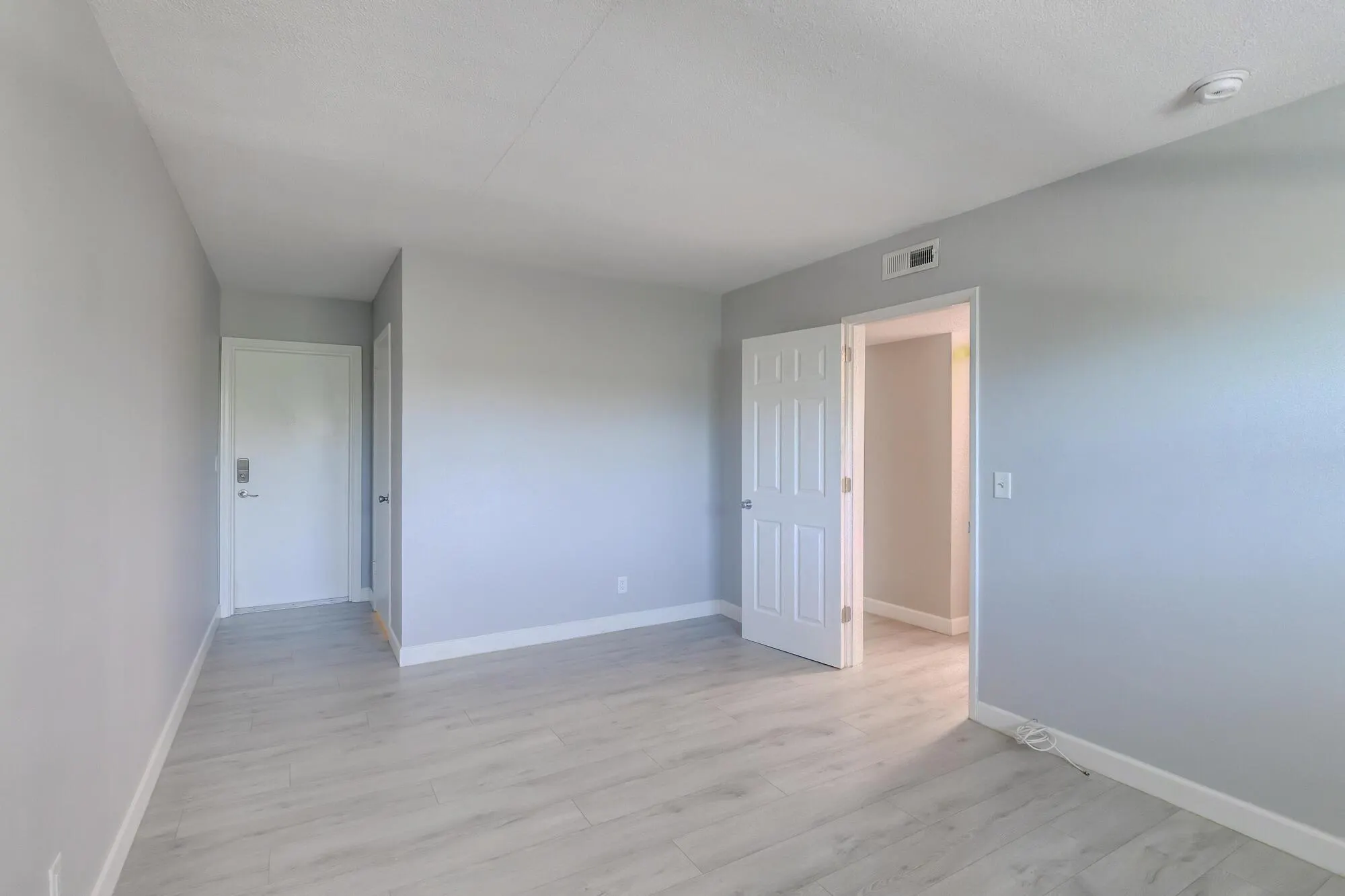 2591 NE 55th Court, #201