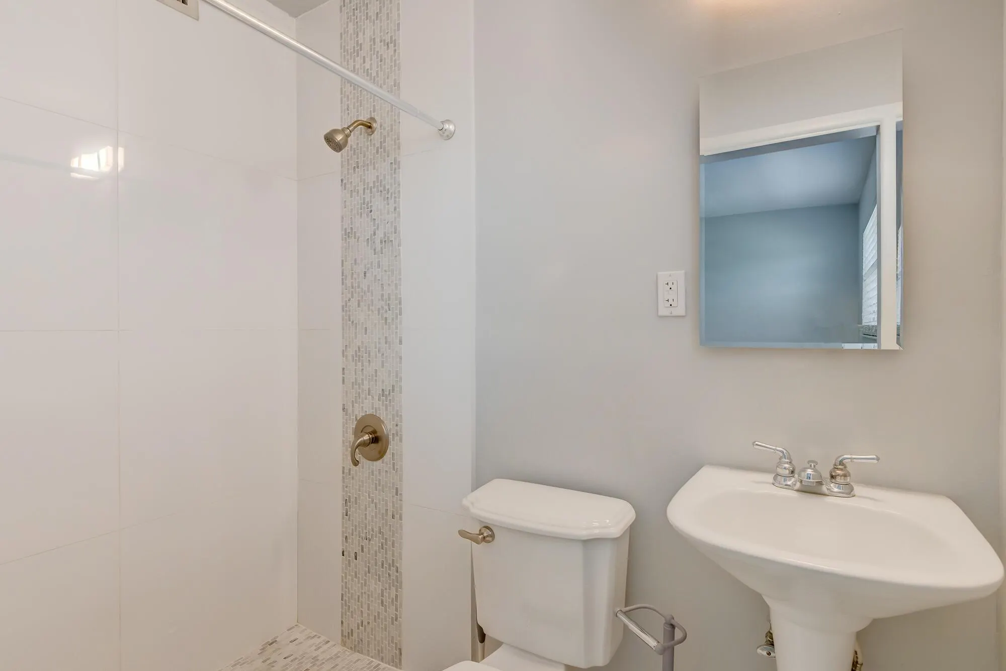 2591 NE 55th Court, #201