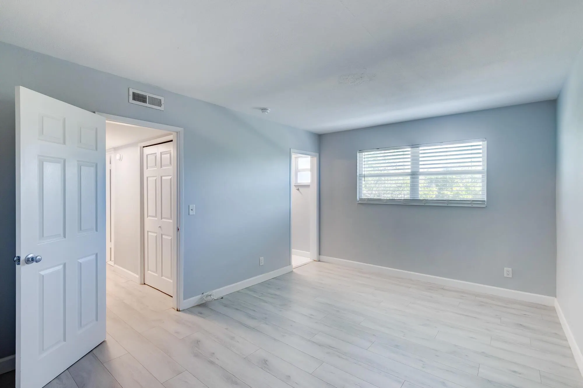 2591 NE 55th Court, #201