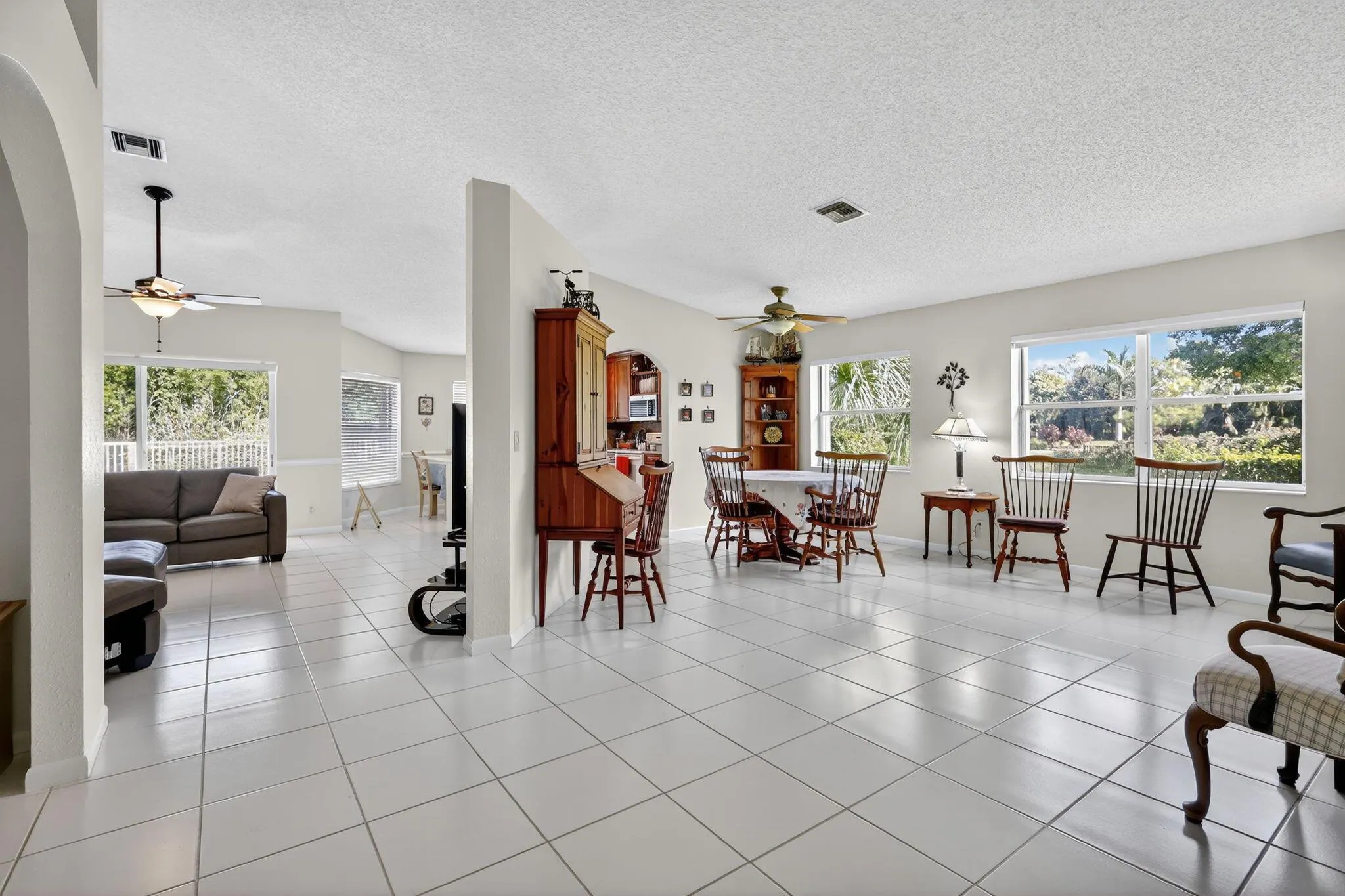 1520 S Club Drive