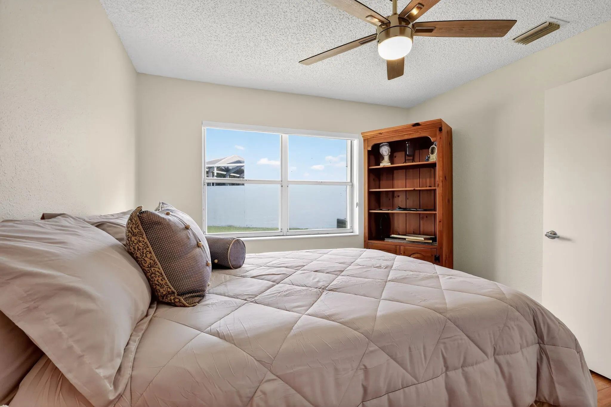 1520 S Club Drive
