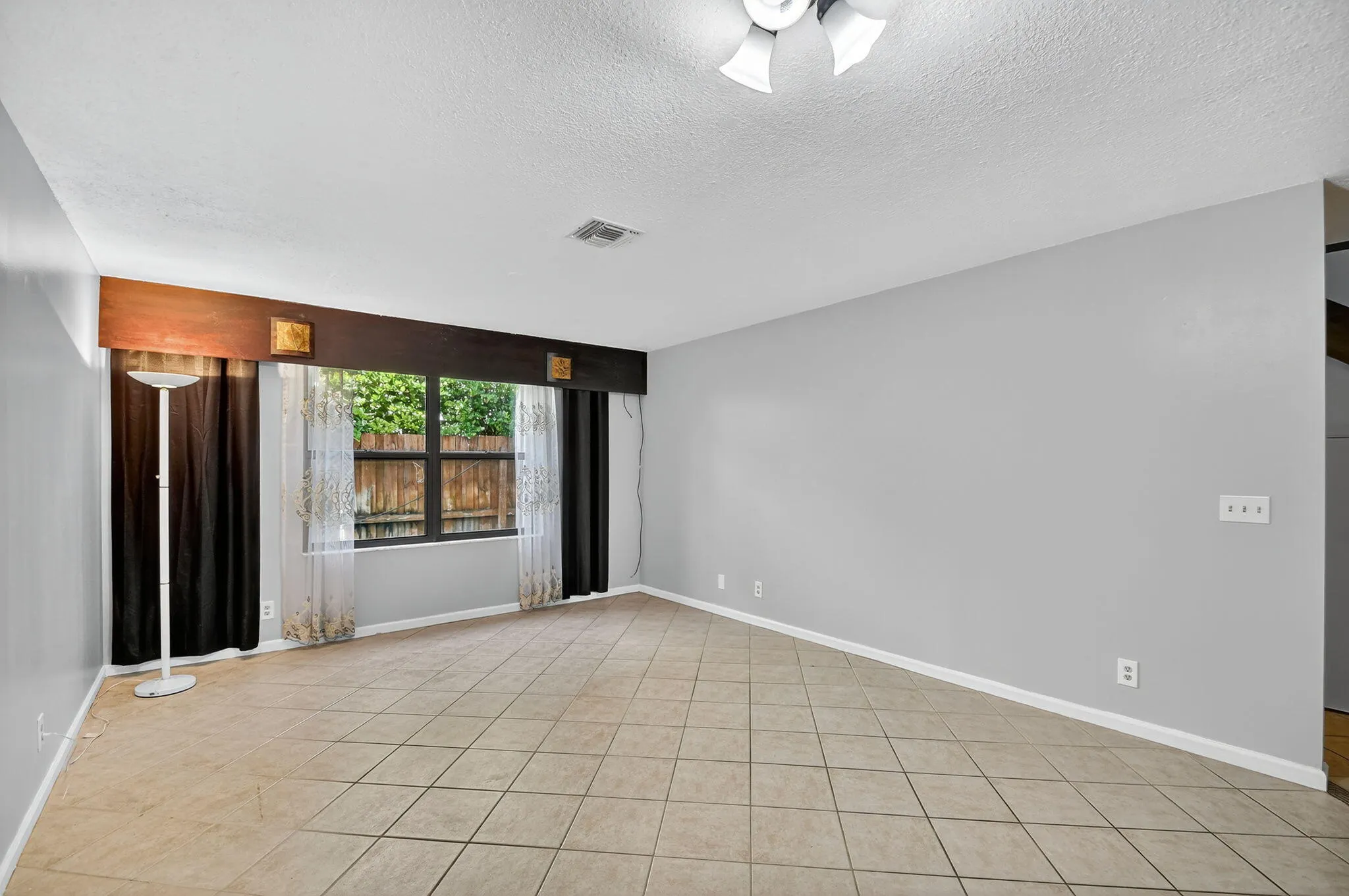 326 W Pine 19 Street, #19
