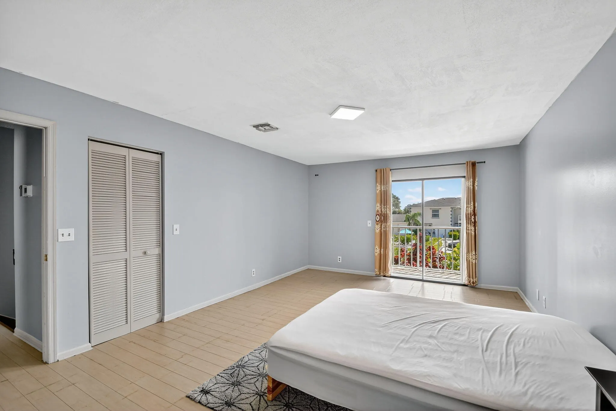 326 W Pine 19 Street, #19