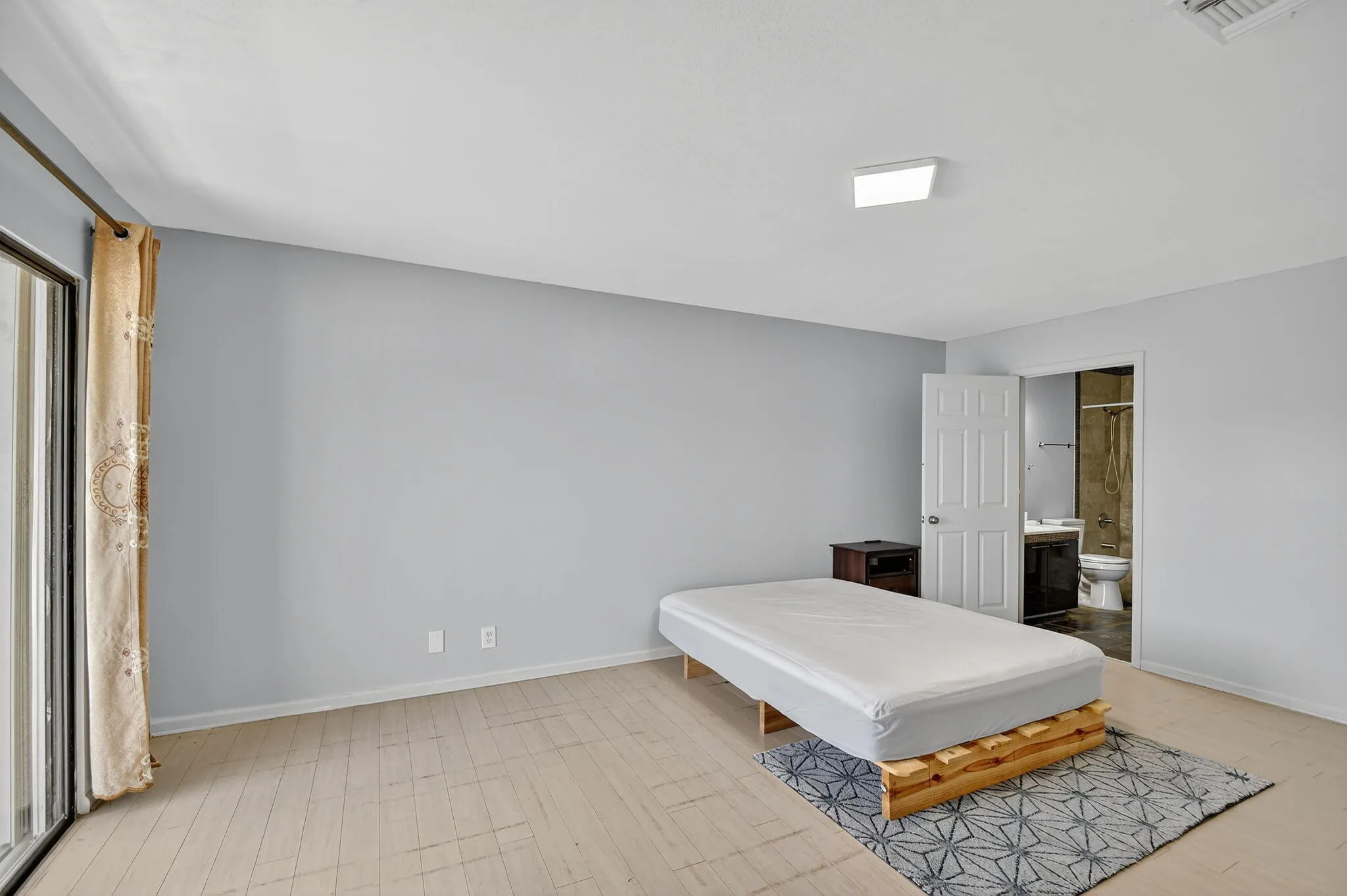 326 W Pine 19 Street, #19