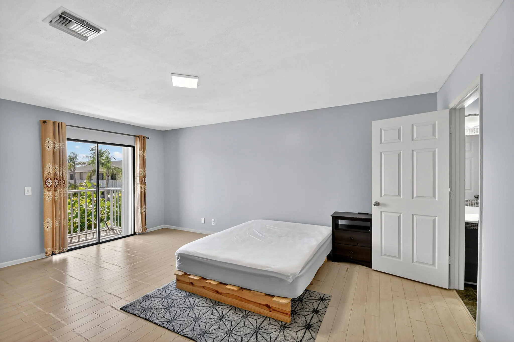 326 W Pine 19 Street, #19
