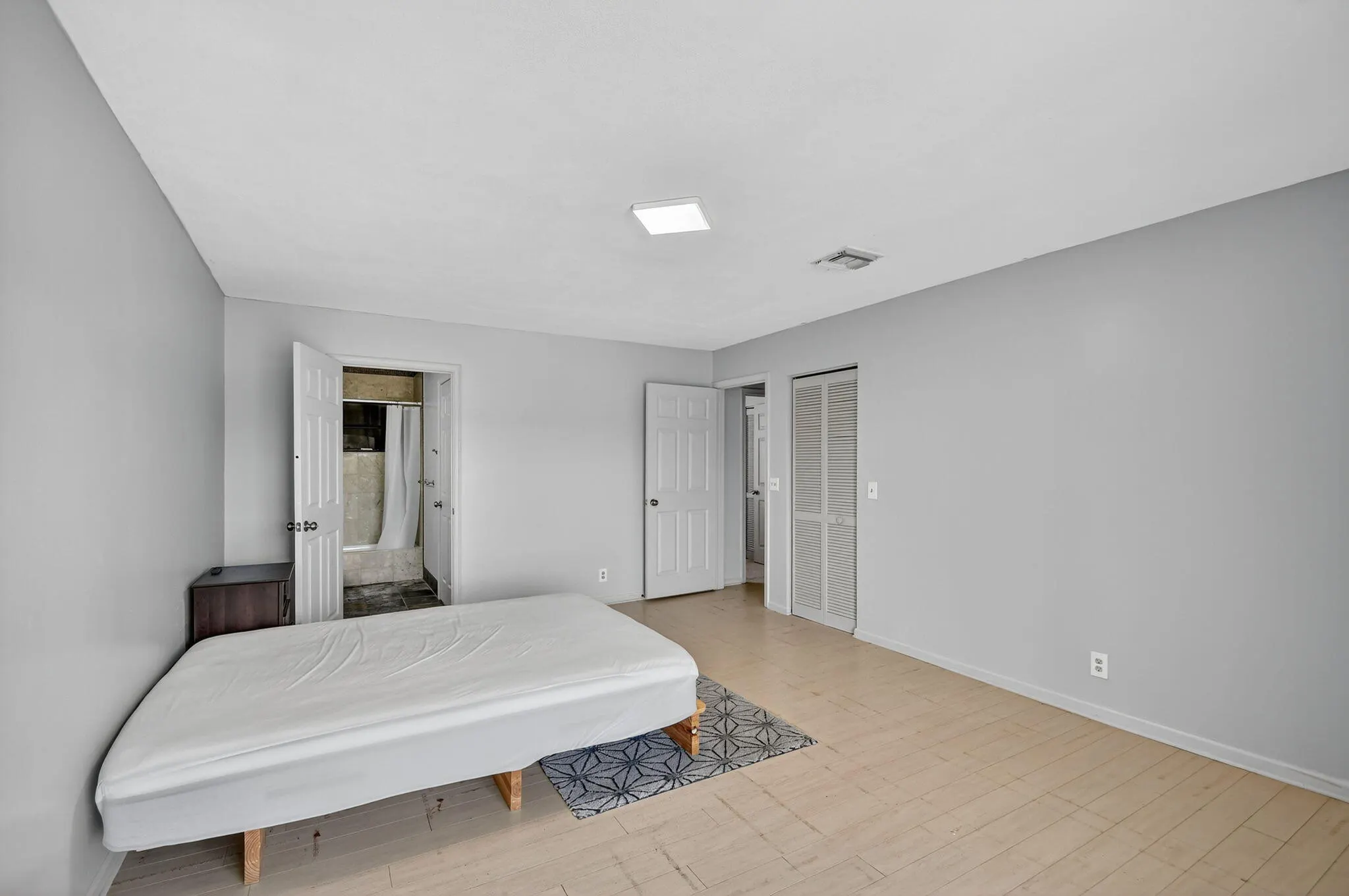 326 W Pine 19 Street, #19