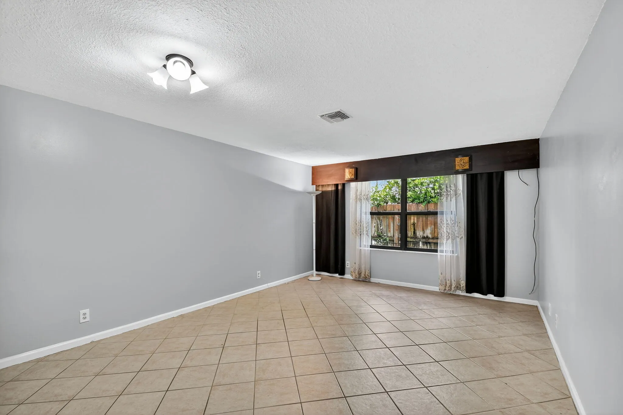 326 W Pine 19 Street, #19