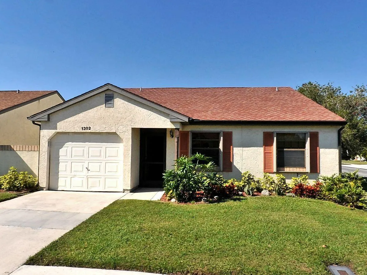 1302 SE Birmingport Court