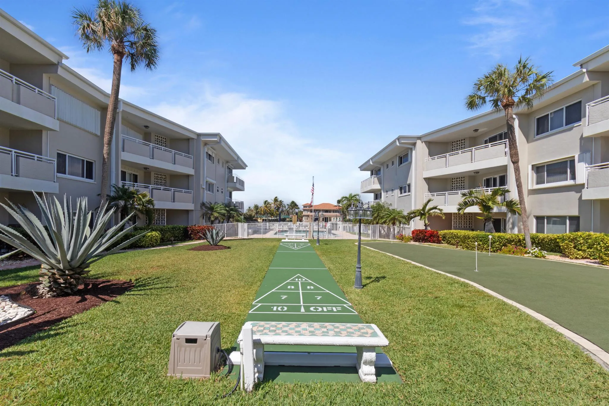 1198 Hillsboro Mile, #128
