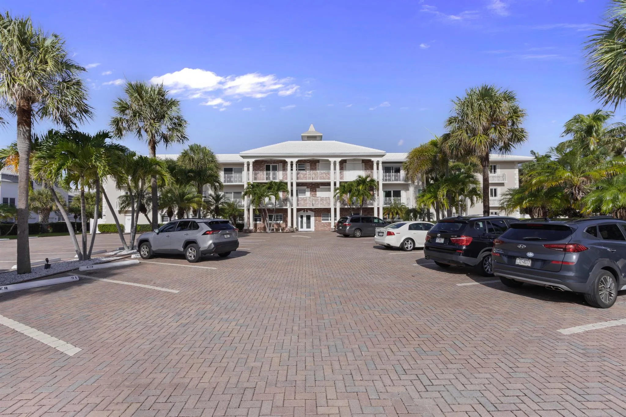 1198 Hillsboro Mile, #128