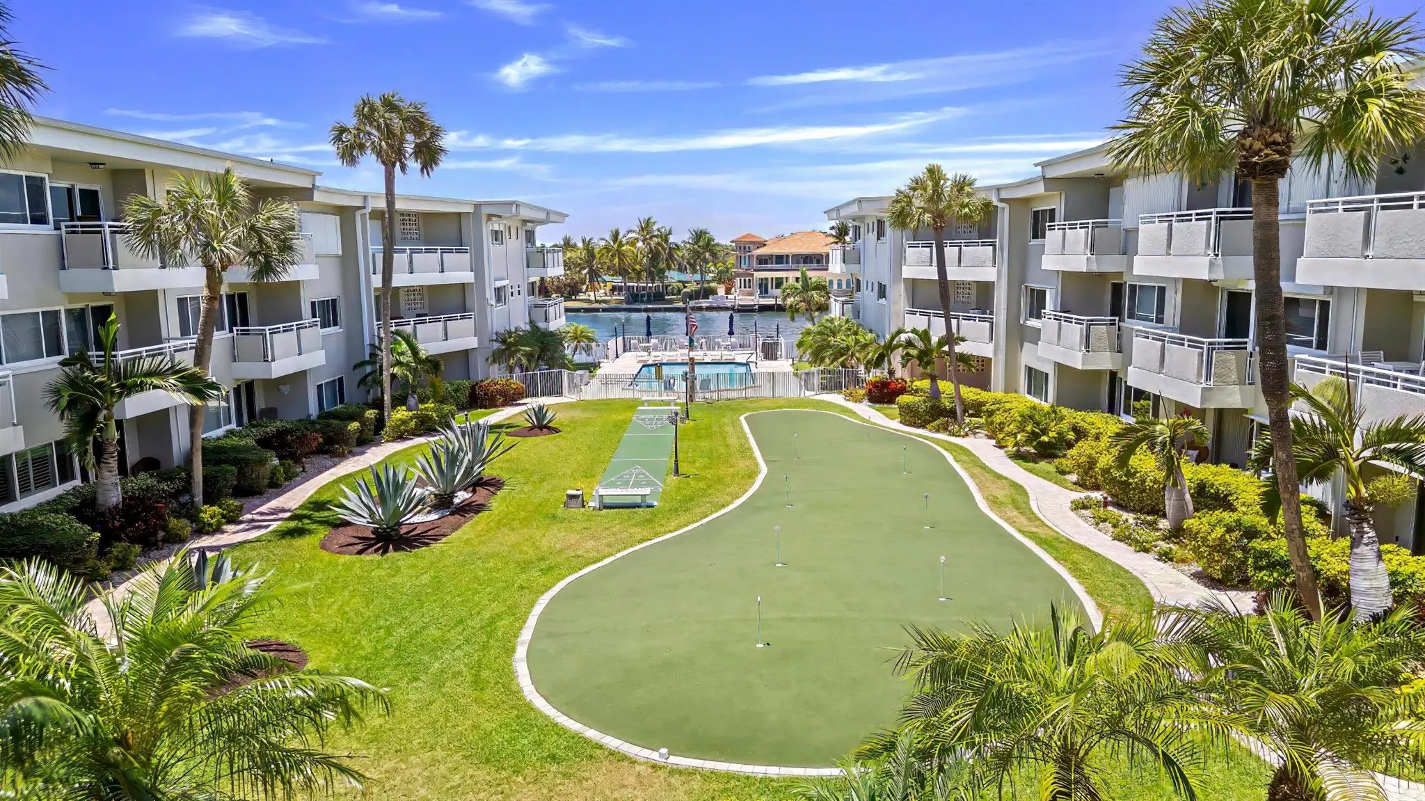 1198 Hillsboro Mile, #128