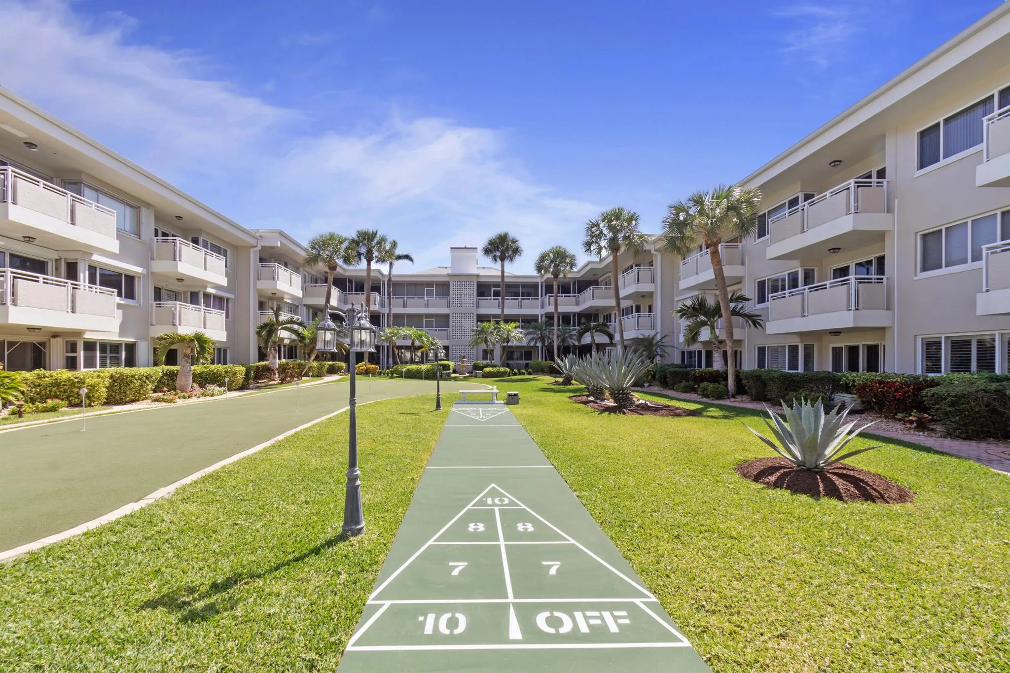 1198 Hillsboro Mile, #128