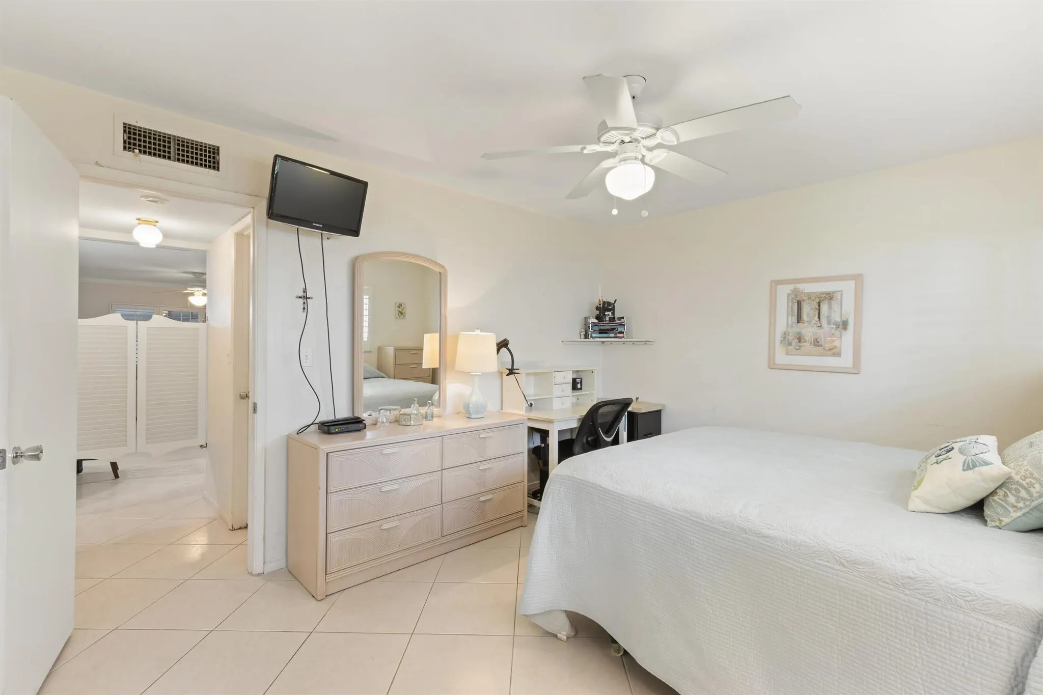 1198 Hillsboro Mile, #128