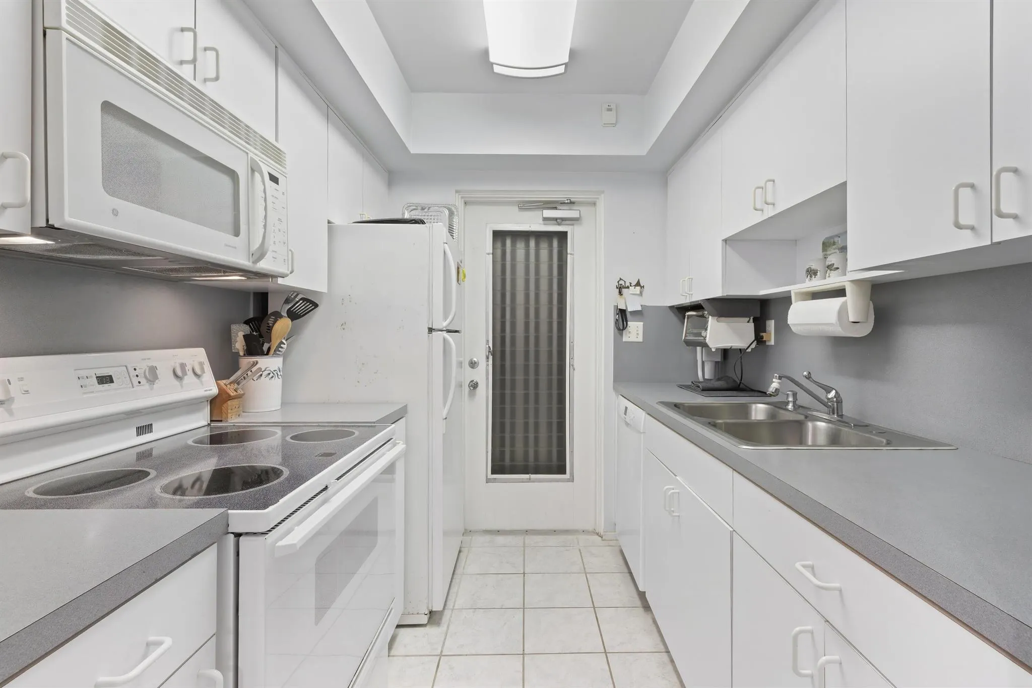 1198 Hillsboro Mile, #128
