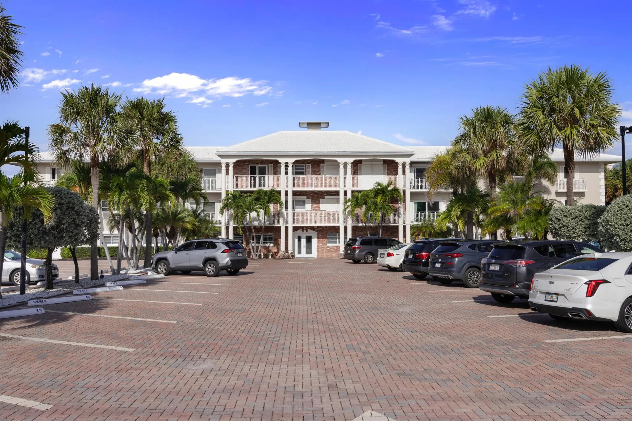 1198 Hillsboro Mile, #128
