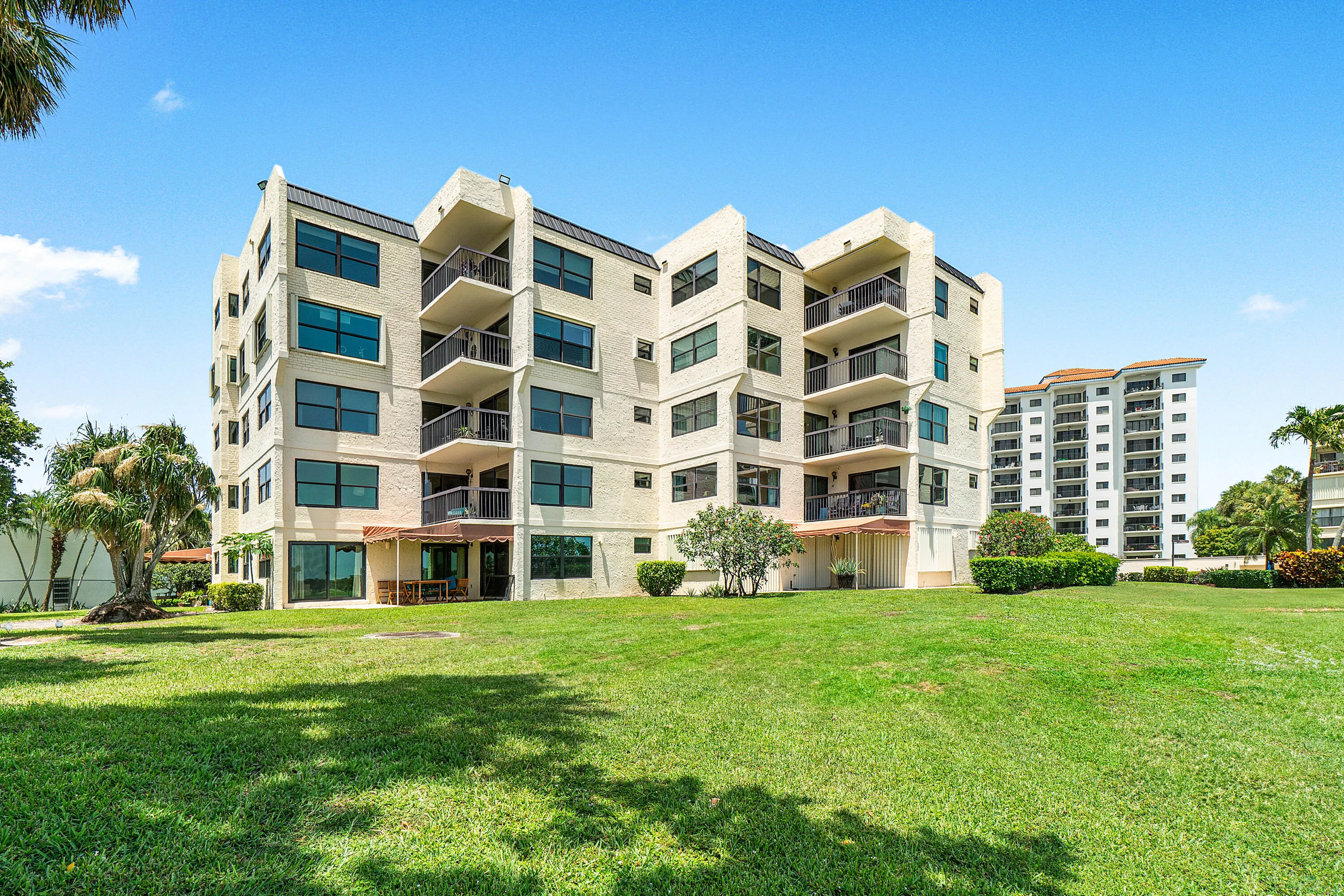 374 Golfview Road, #205