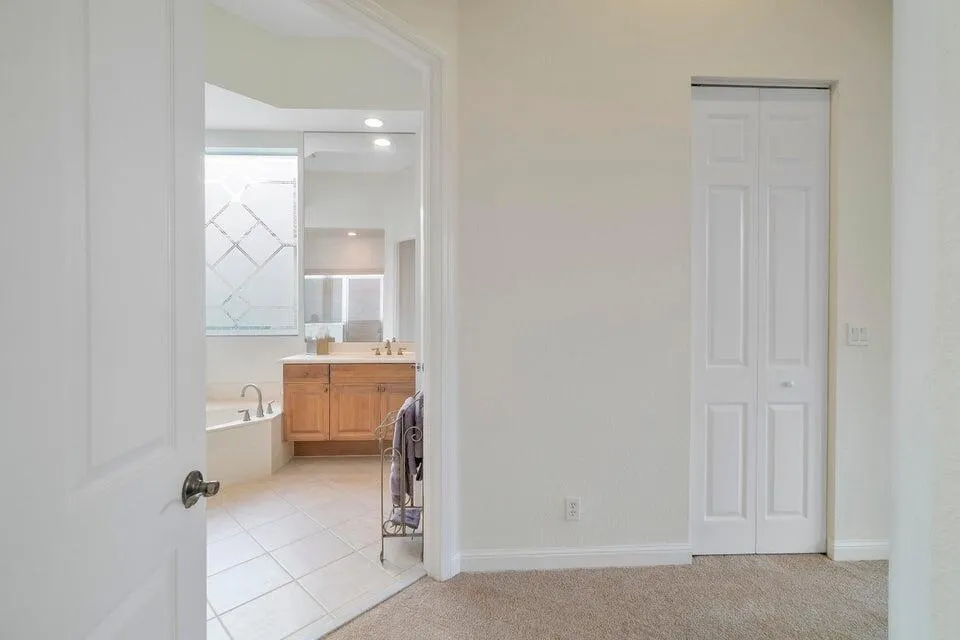 8122 Driggs Hill