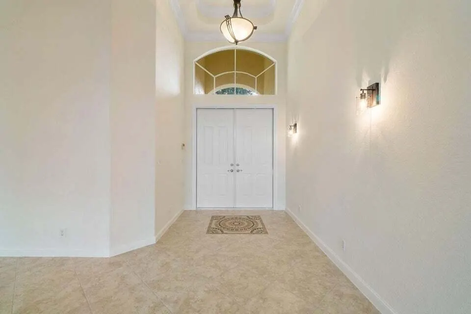 8122 Driggs Hill