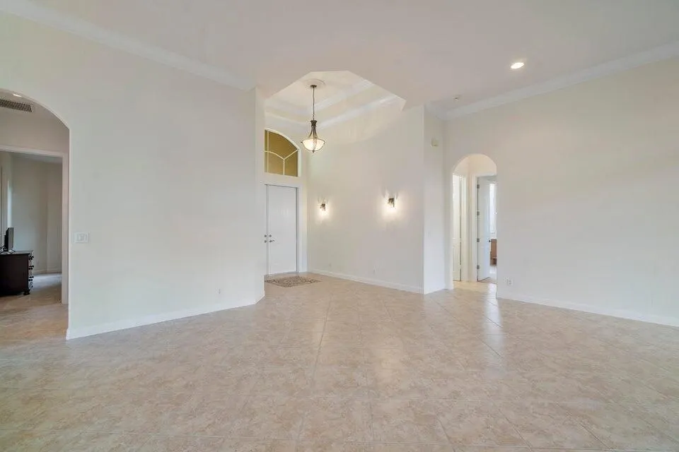 8122 Driggs Hill