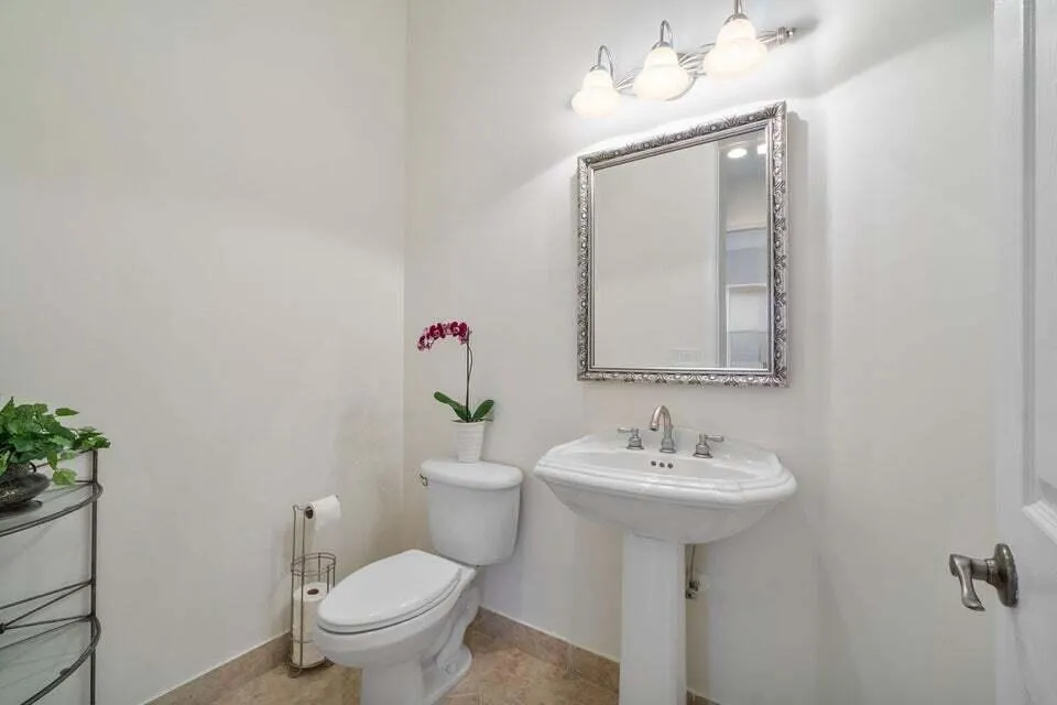 8122 Driggs Hill