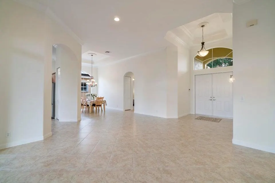 8122 Driggs Hill