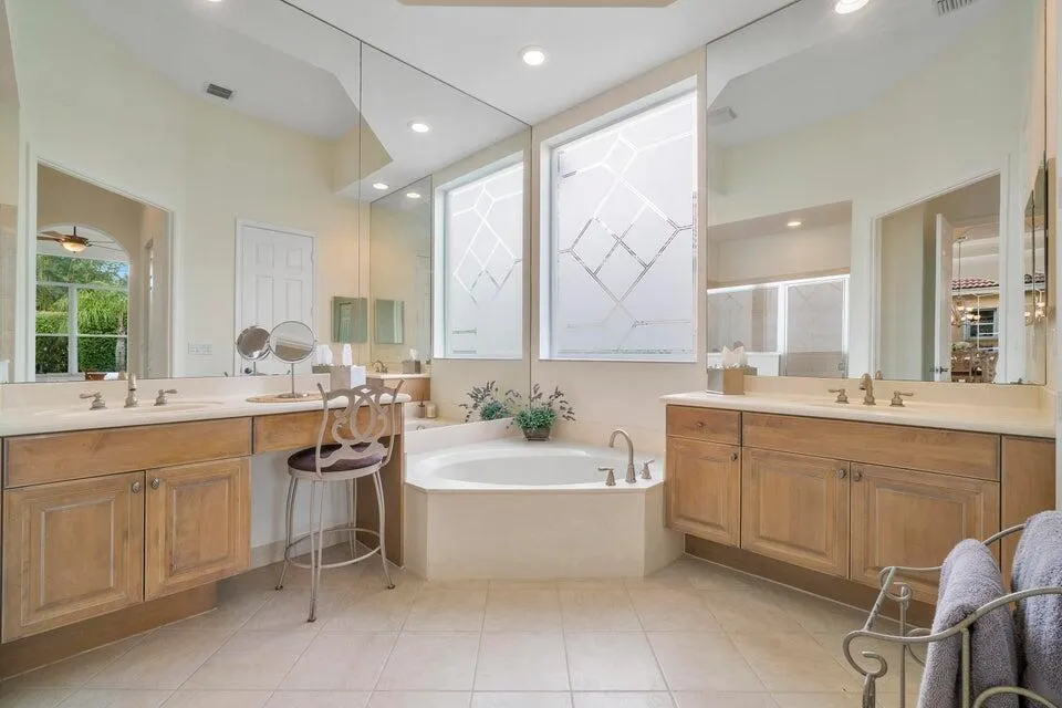 8122 Driggs Hill